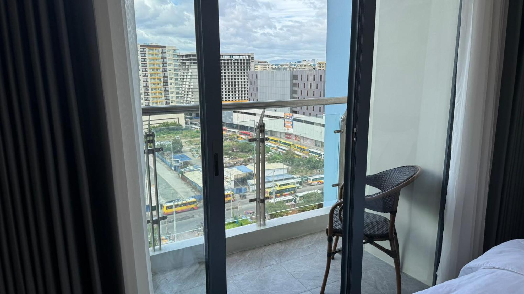L Condotel Paranaque City Esterno foto